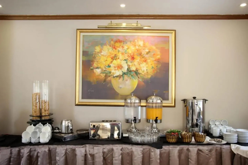 Capri Hotel Suites