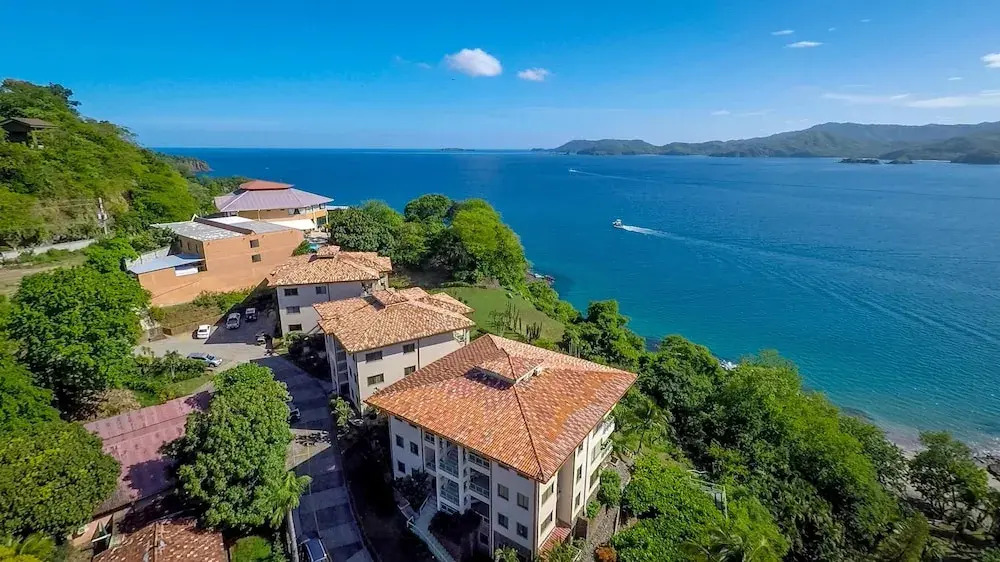 Amazing Ocean Views From This Nicely Equipped Condo