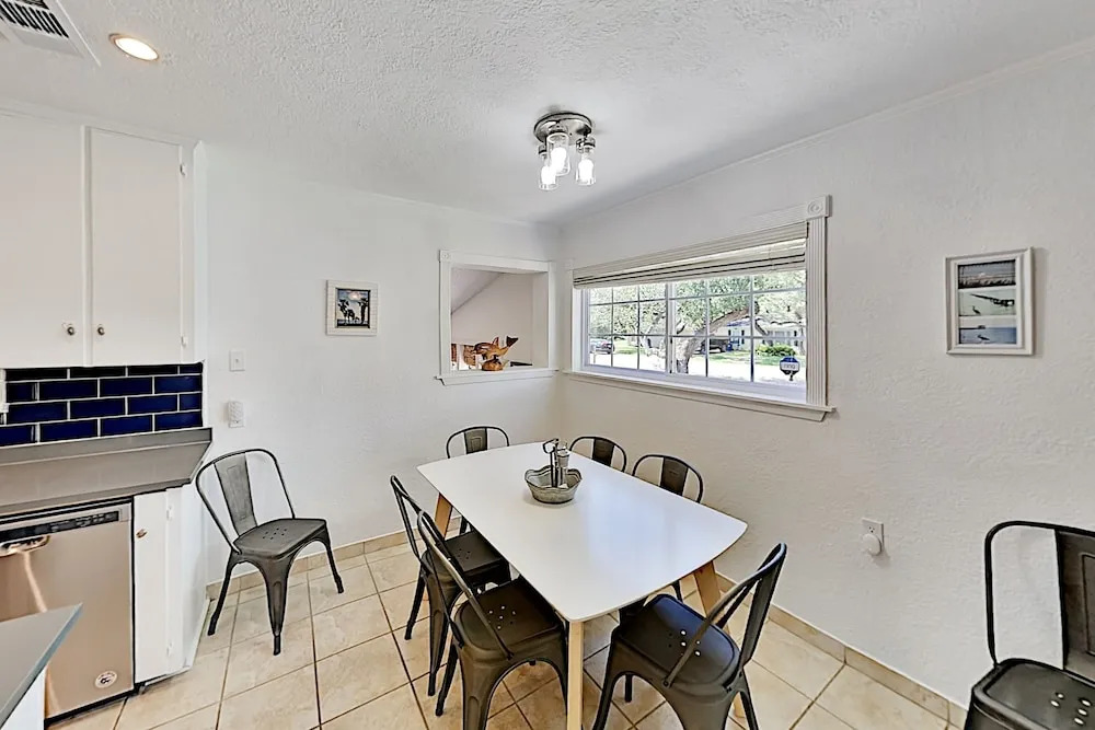 Charming Seaside W/ 2 Living Areas & Patio 3 Bedroom Home