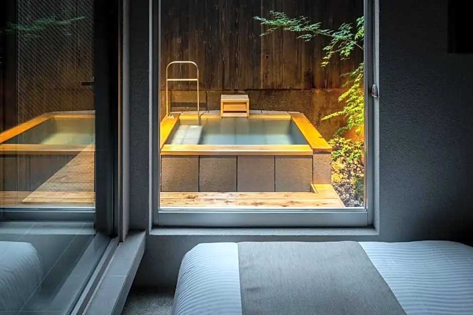 Nazuna Kyoto Tsubaki St