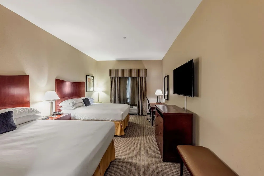 Holiday Inn Express & Suites Mineral Wells