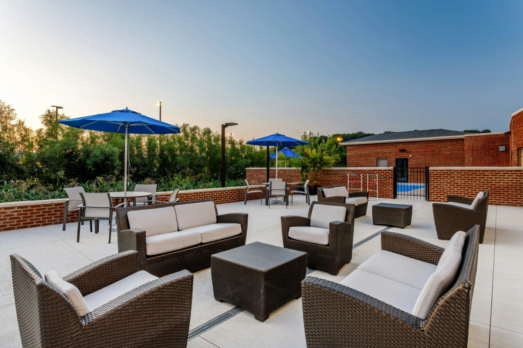 Holiday Inn Express & Suites Lancaster by IHG