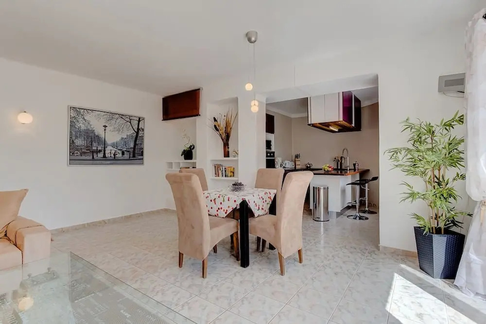 Villa Vale Verde 5 Bedroom Villa, 10 min walk to