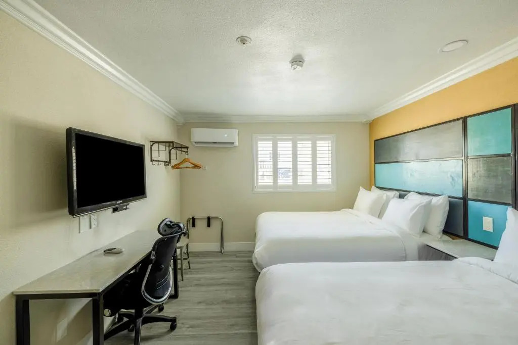 Hotel Avenida Victorville I 15