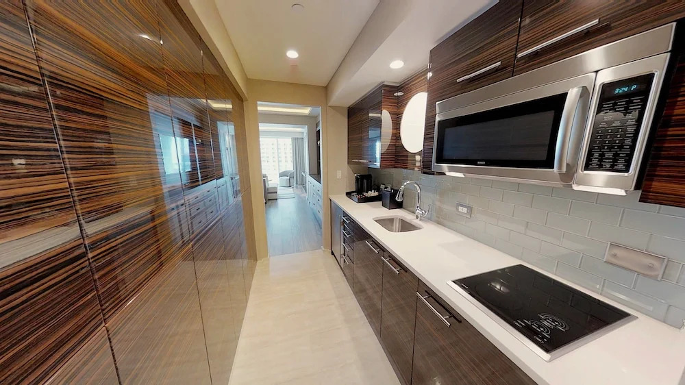 Beachfront Condo in Central Beach