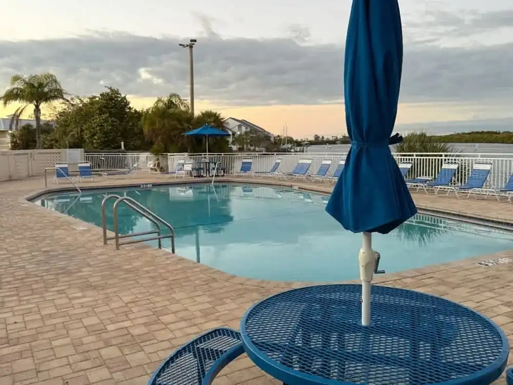 Mangrove Waterway View Sleeps 4 Pool Courts