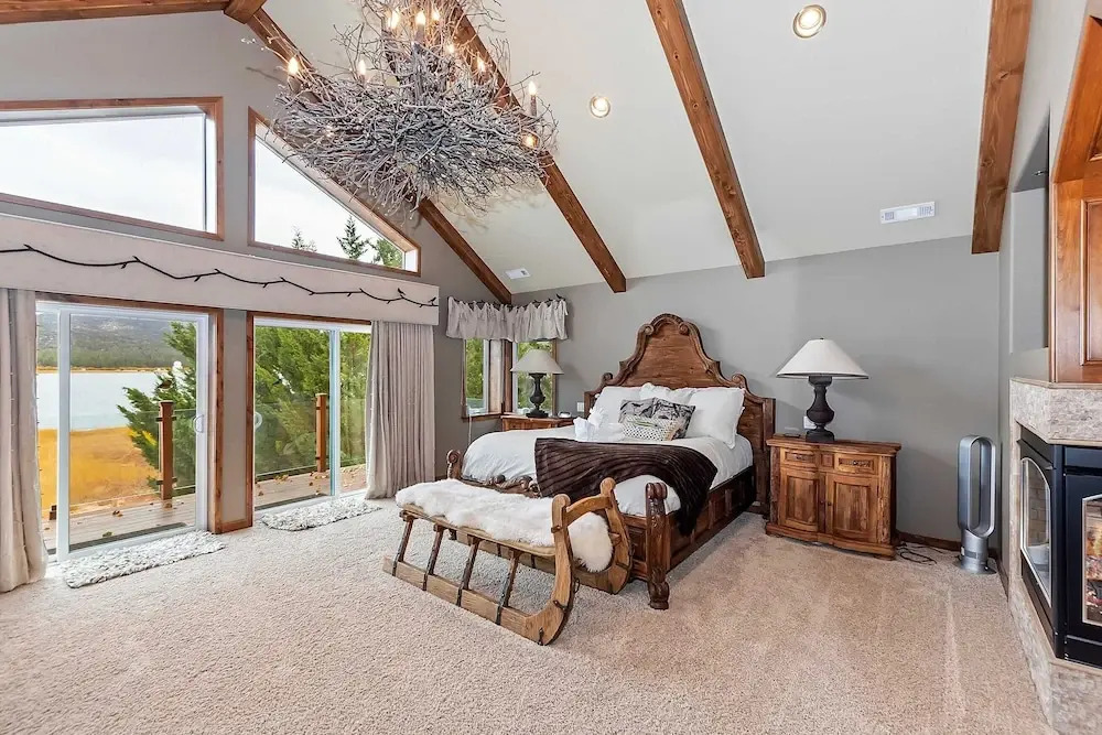 2 Lakefront Homes by Avantstay Sleeps 23, Private Dock+beach, Hot Tub, Fire Pit, Deck Views