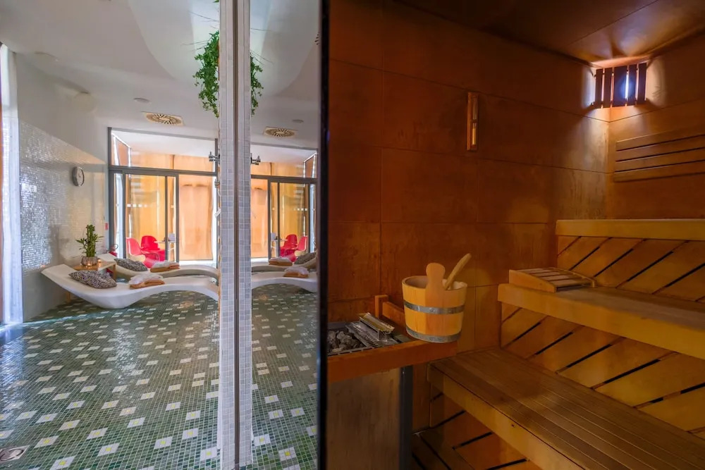 Business Hotel Astrum Laus