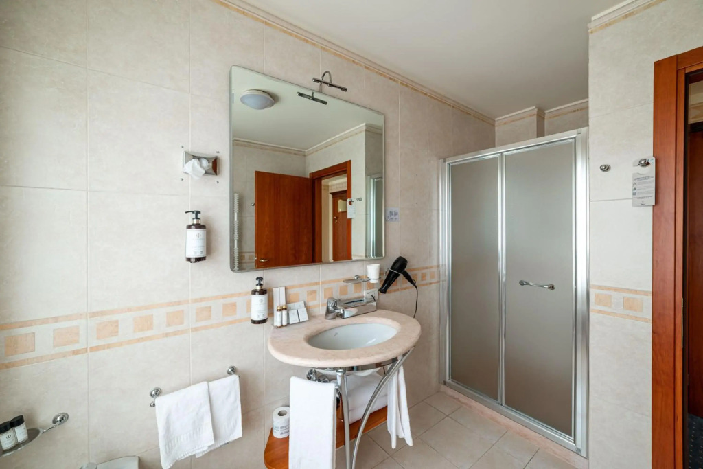 Phi Hotel Astoria
