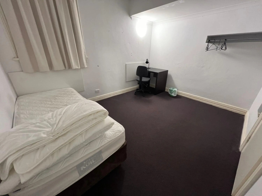 Wallaby Backpackers Hostel Perth - note - Valid passport required to check in