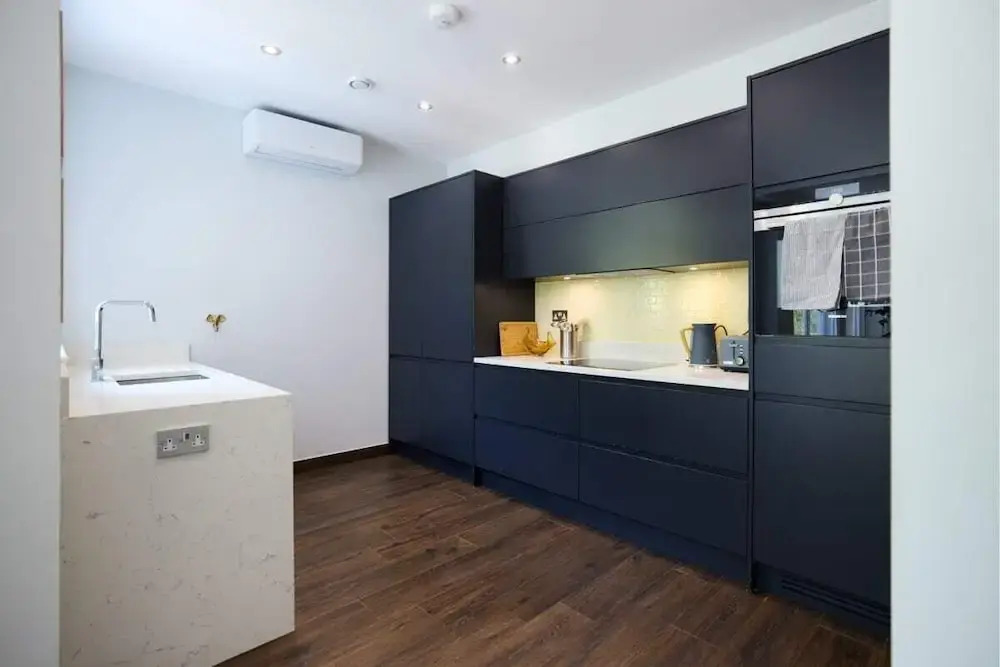 The Putney Hideaway - Modern and Elegant 3bdr Flat With Patio