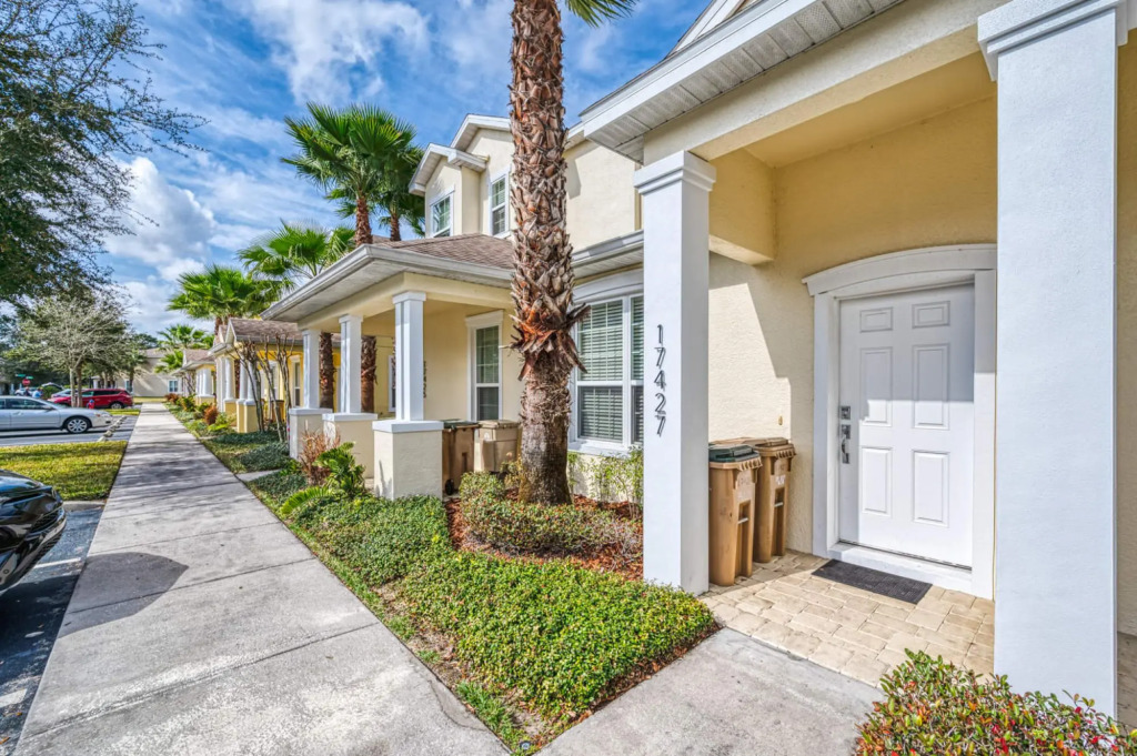 Nice and pleasant townhome villa with private pool near Disney