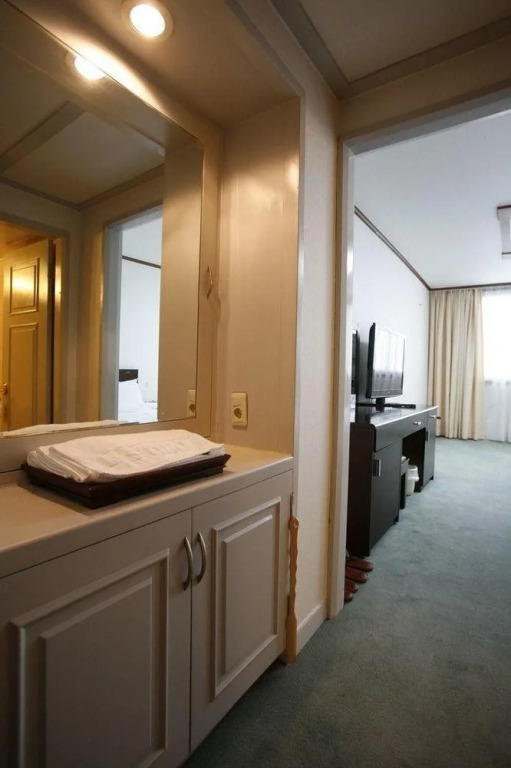 Hotel B Station