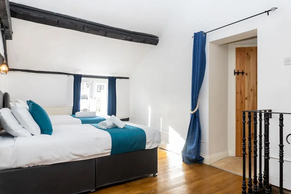 2 Pound cottage