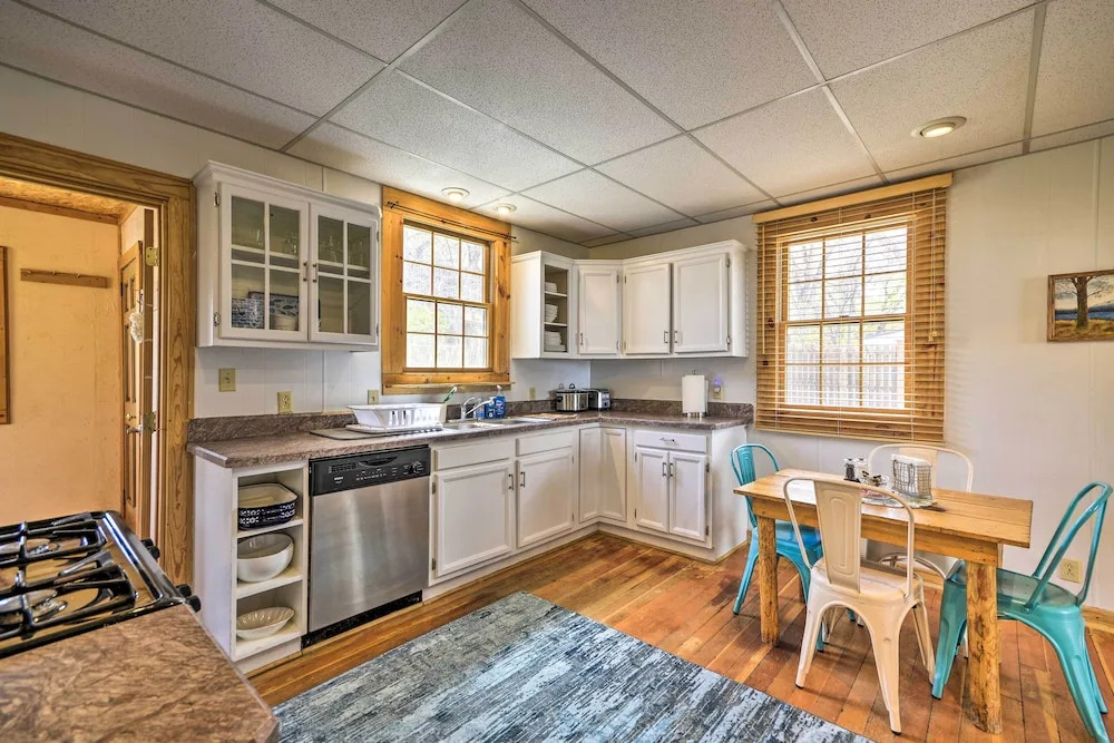 Pet-friendly Cody Home - Walk to Main Street!