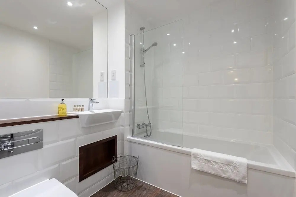 Gorgeous new 1 bed With Private Balcony, Brixton