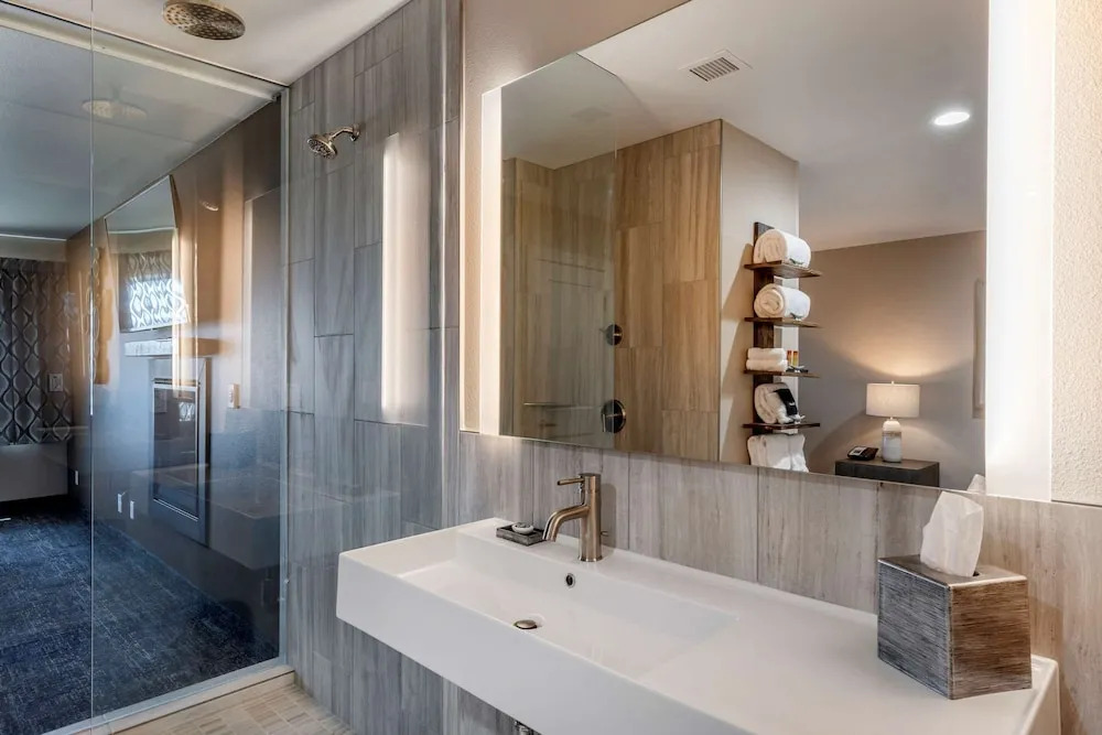 Best Western Plus Lincoln Sands Oceanfront Suites