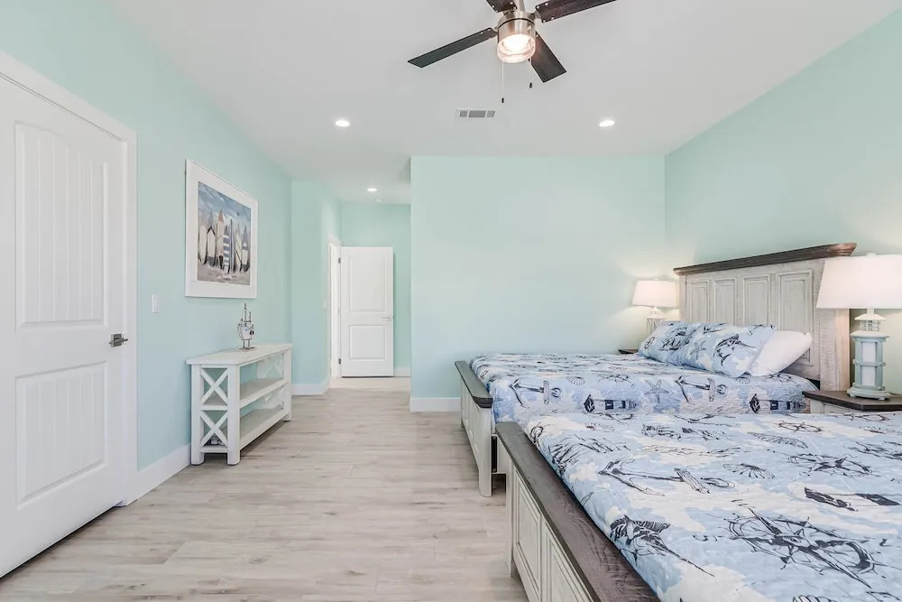 Casa Grande Sp131 5 Bedroom Home by RedAwning