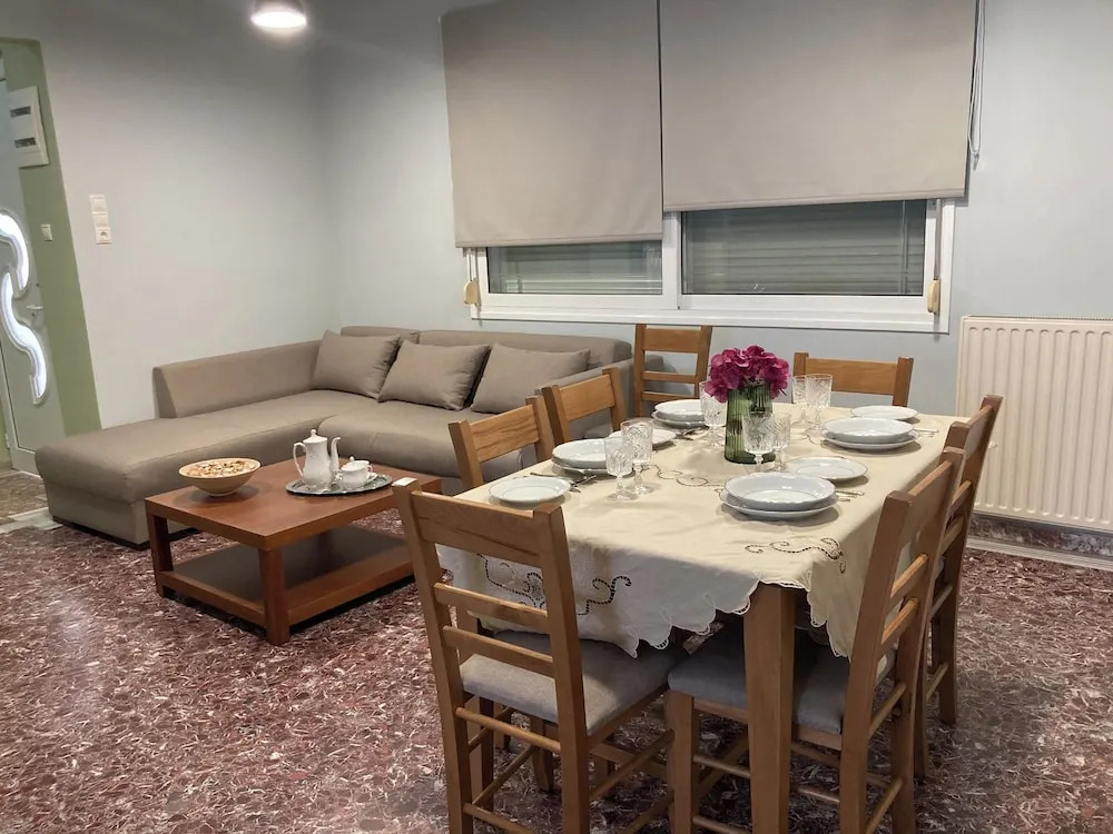Yanni's Urban Residence