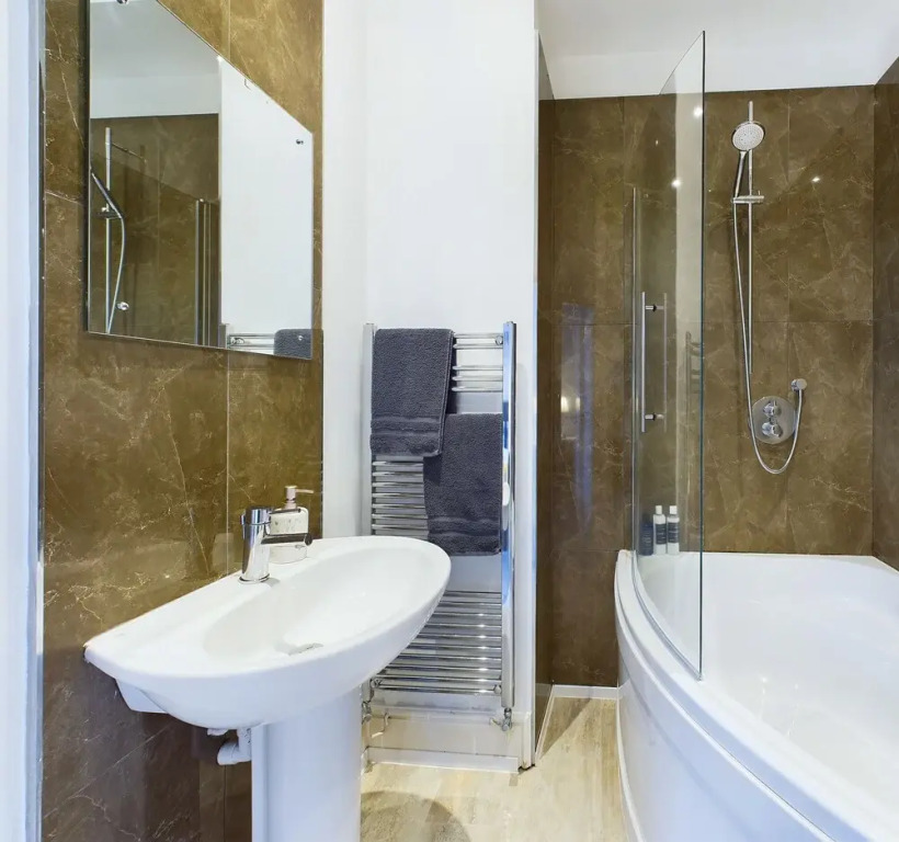 2br-sleeps4-citycentre-freeparking