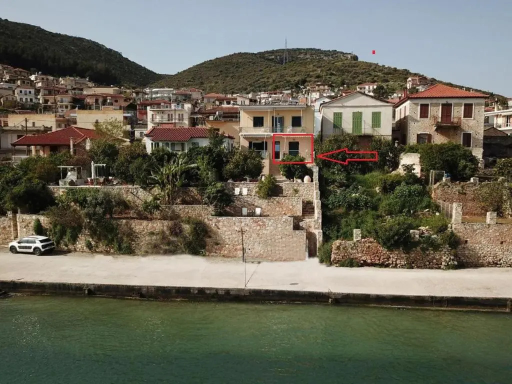 Seafront apartment ΙΙ in Kiveri, near Nafplion.