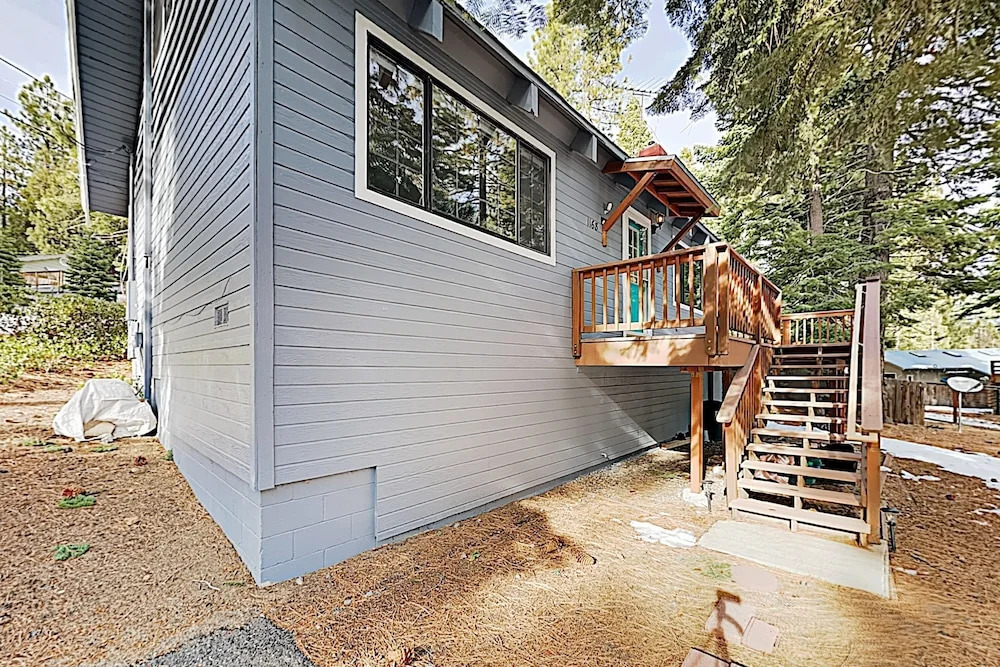 Sparkling Mountain-View Cabin on Corner Lot cabin