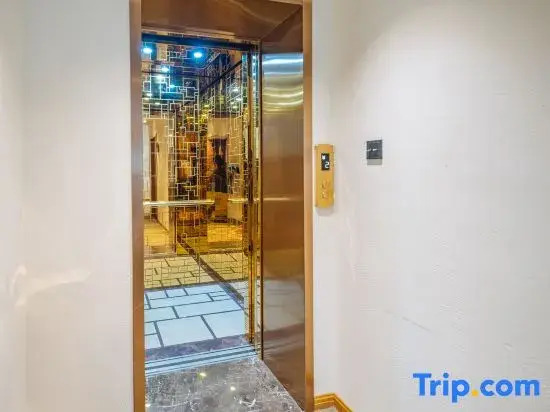 Wuxi one mountain one night Hotel(flower shop in Lingshan Town)