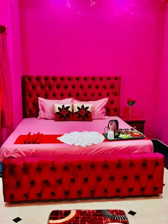 White palace Airport hotel