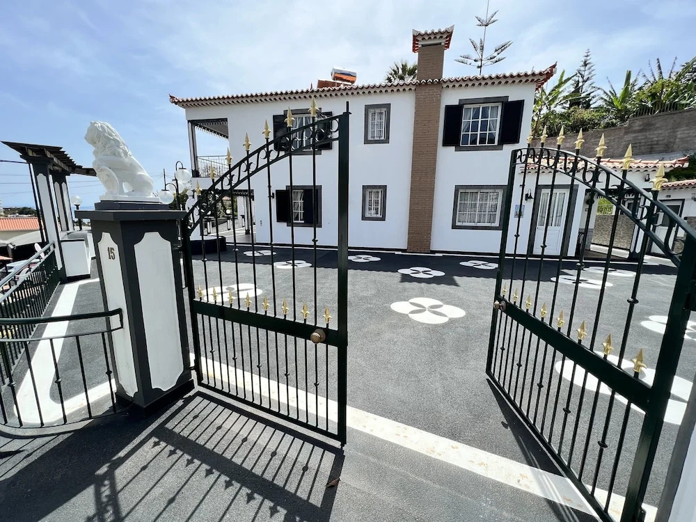 Classic Tranquil Madeiran 4-Bedroom Villa Funchal