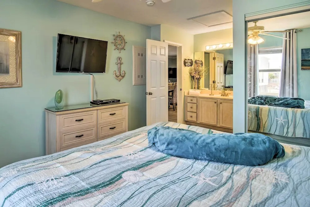 Gulf Shores Beach Condo w/ Community Pool!
