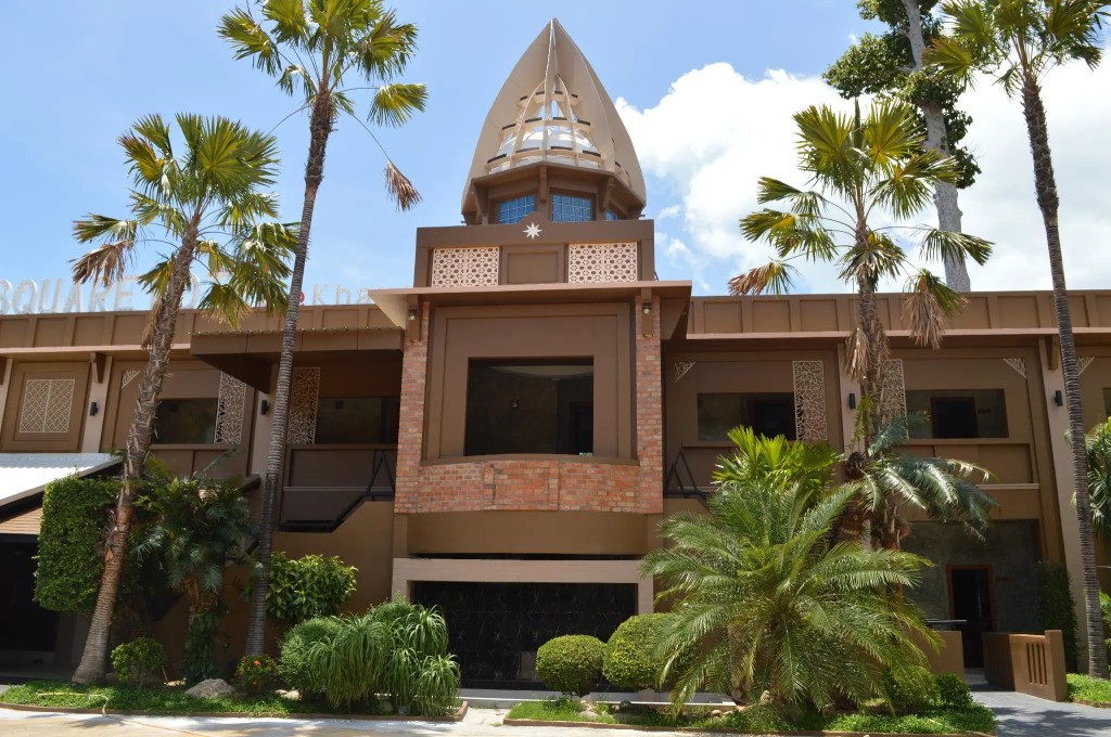 B Square Hotel