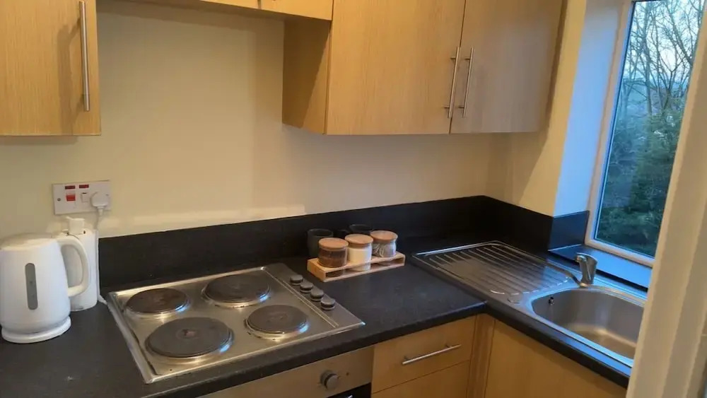 Modern Apt - City Views - Parking - Sleeps 3