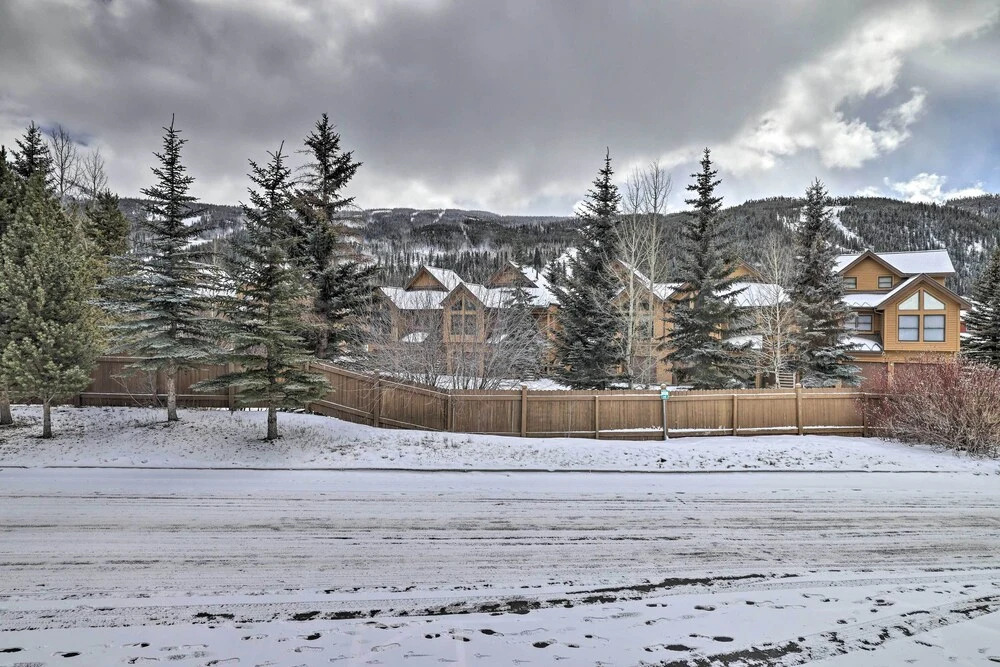 Walk to Lifts: Studio w/ Hot Tub in Keystone!
