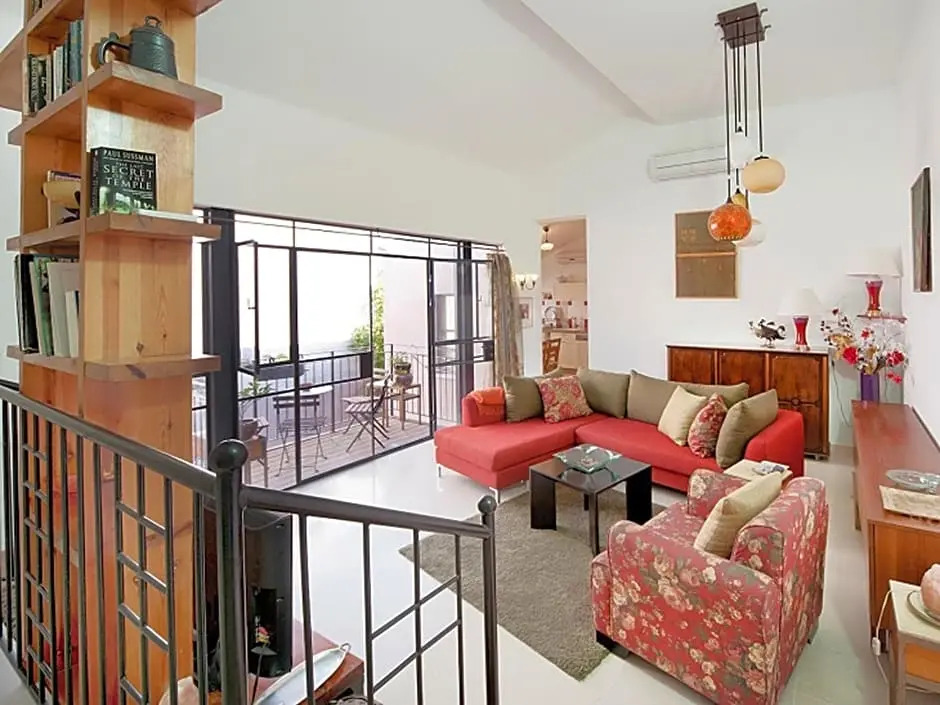 Neve Tzedek European Style w/ Balcony by Sea N' Rent