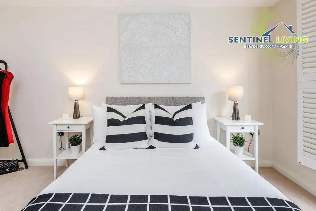 Sentinel Living Serviced Accommodation, Windsor, 2 Bedroom Apartment with Free Parking and WiFi