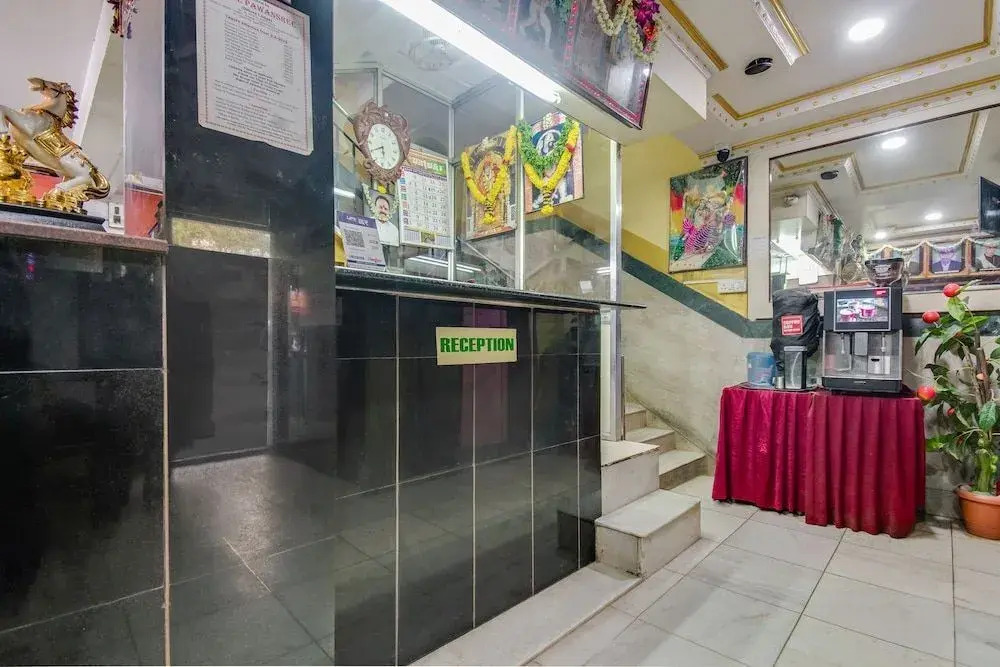 Hotel Pawansree Deluxe Lodge by OYO Rooms