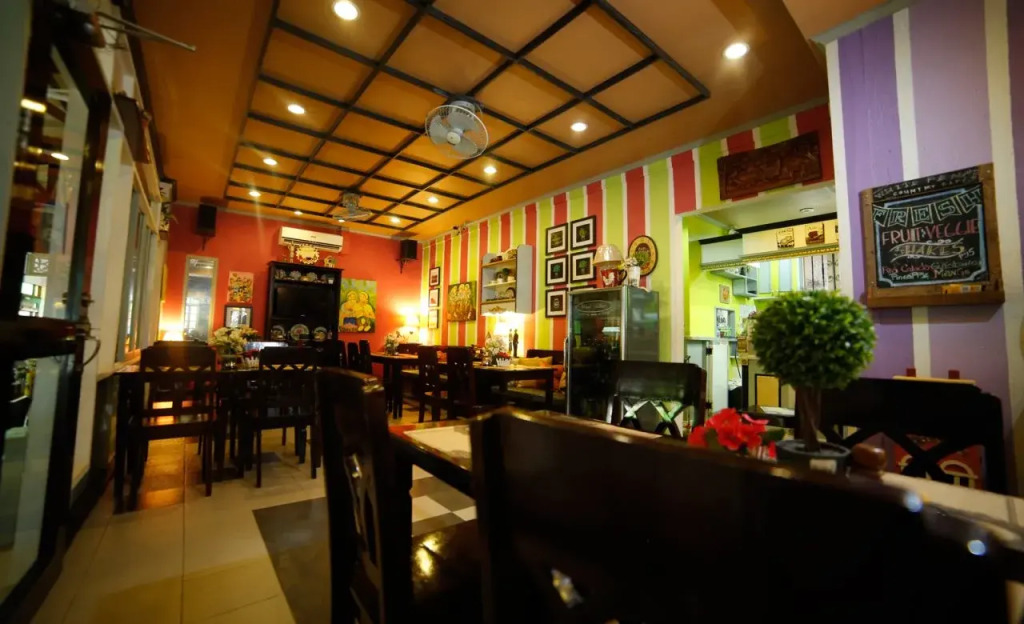 Purple Fountain Inn & Hostel