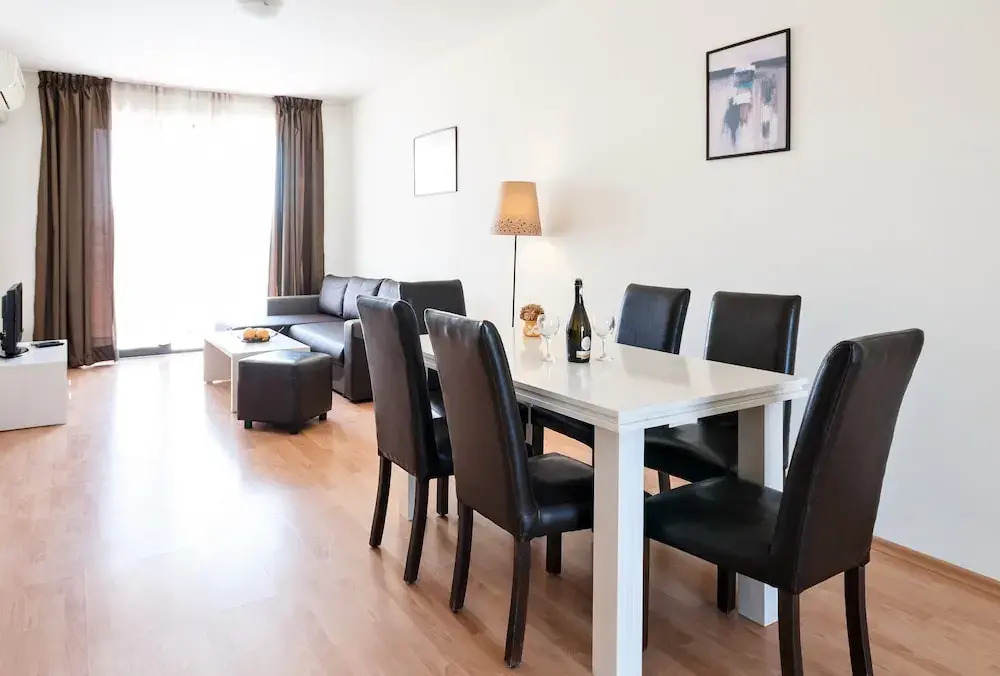 Sunny Beach Retreat - 2-bedroom Apartment