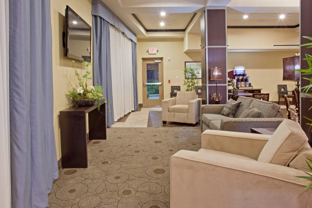 Holiday Inn Express Hotel & Suites Beaumont Northwest by IHG
