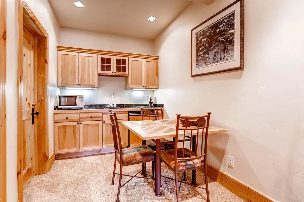 Melville House 3554