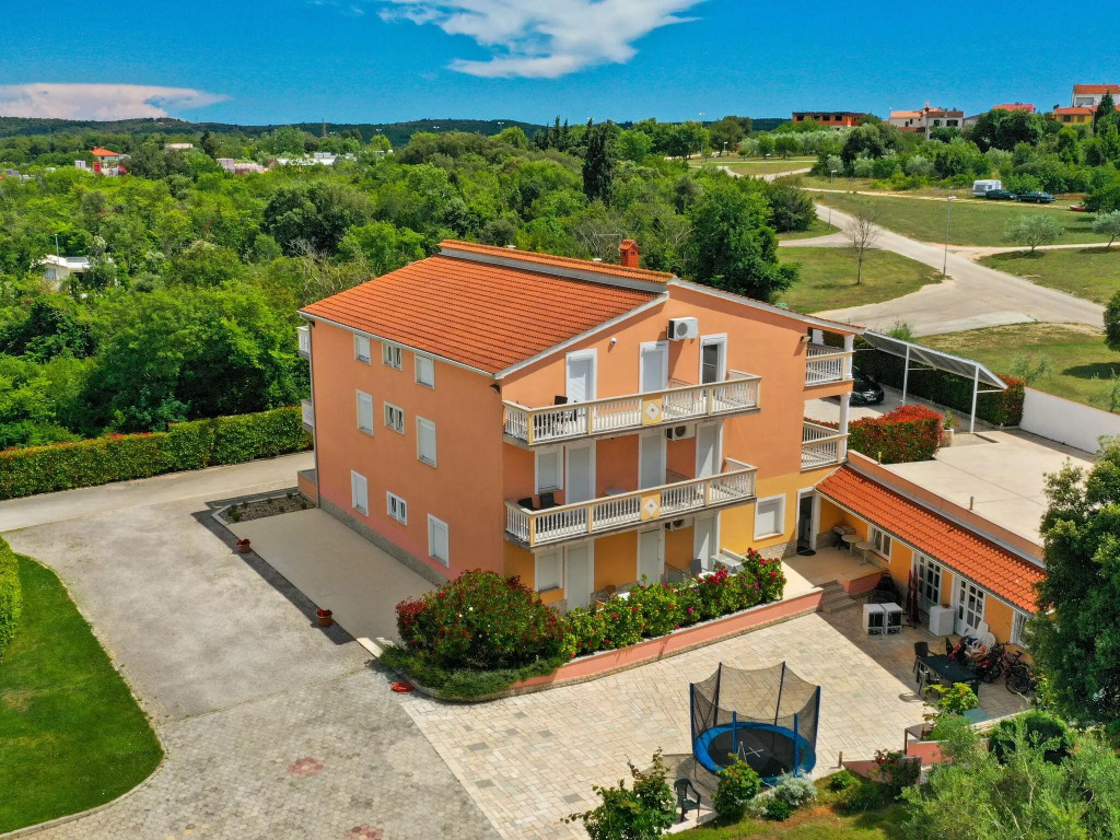 Classy Apartment in Banjole near Beach & Pula City