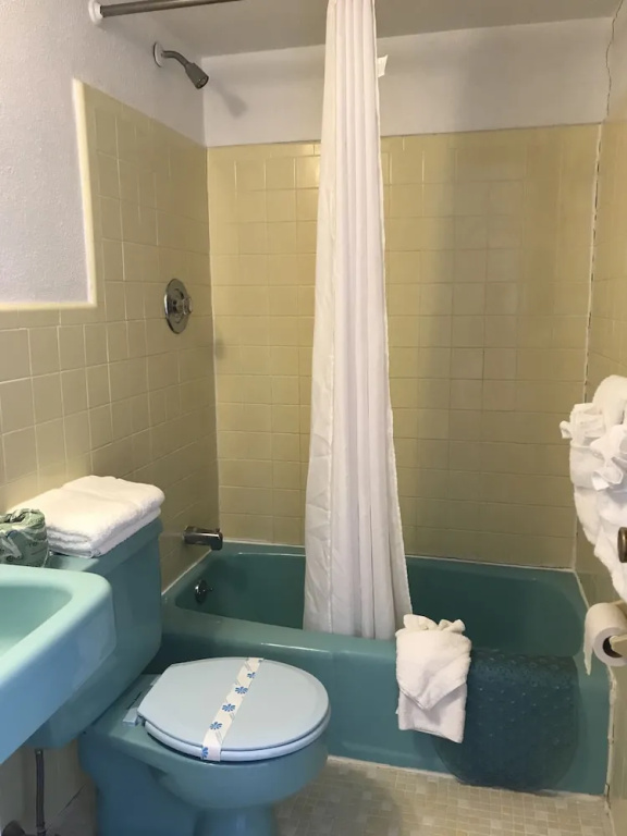 Gold Crest Motel