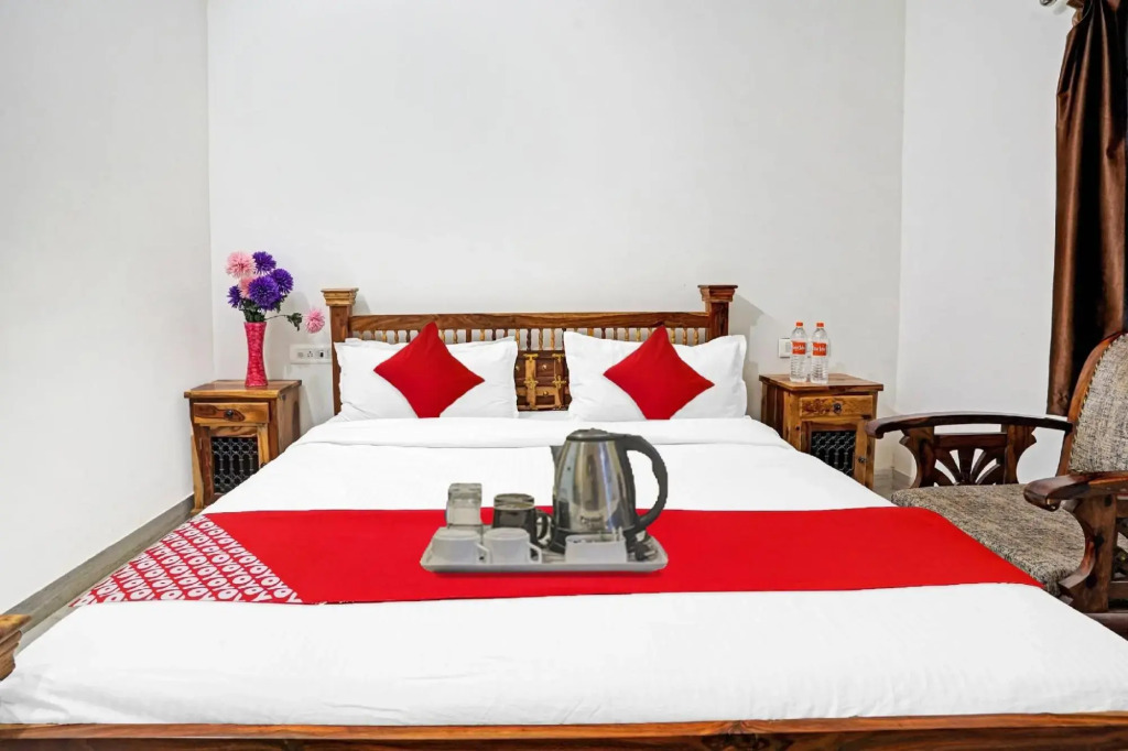 OYO Flagship 70101 The Royal Bharti Hotel