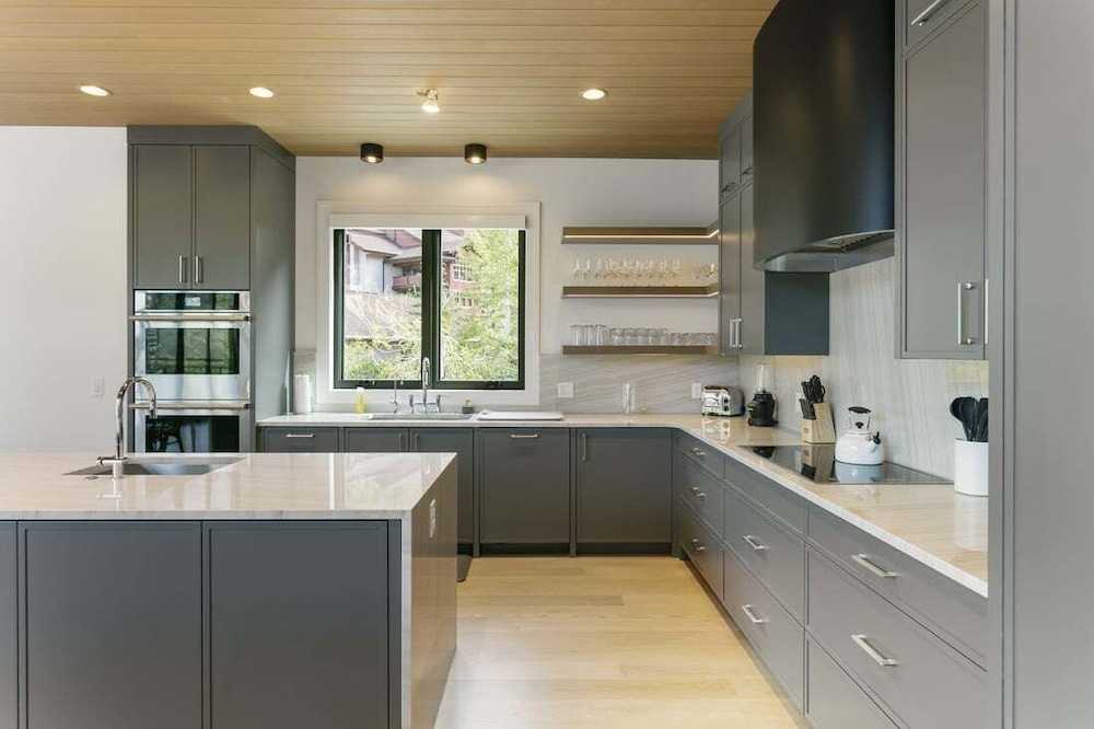 9401 - Silver Aspen - Five Bedroom Luxury Townhome 5 Home