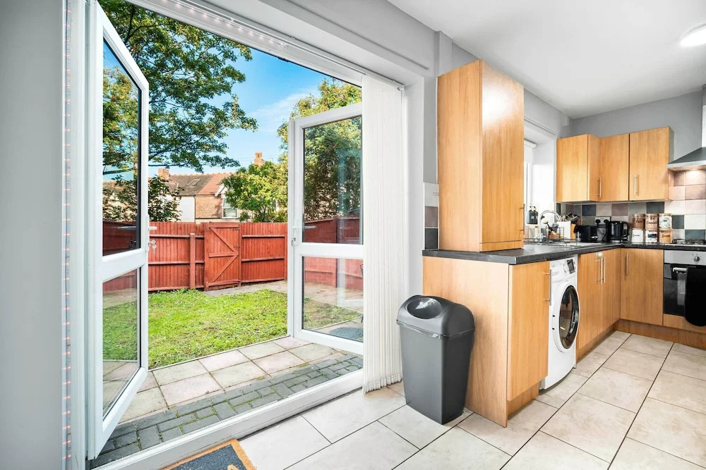 Hotel Comforts & Home Conveniences -sleeps 8