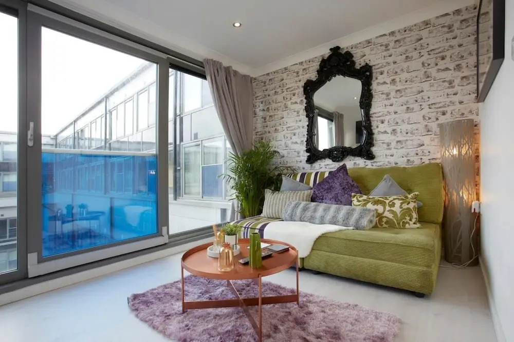 1 Bedroom Apartment, Leeds Stunning & Cosy Find!