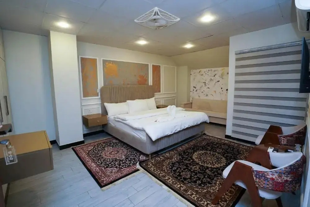 Luxvill Hotel