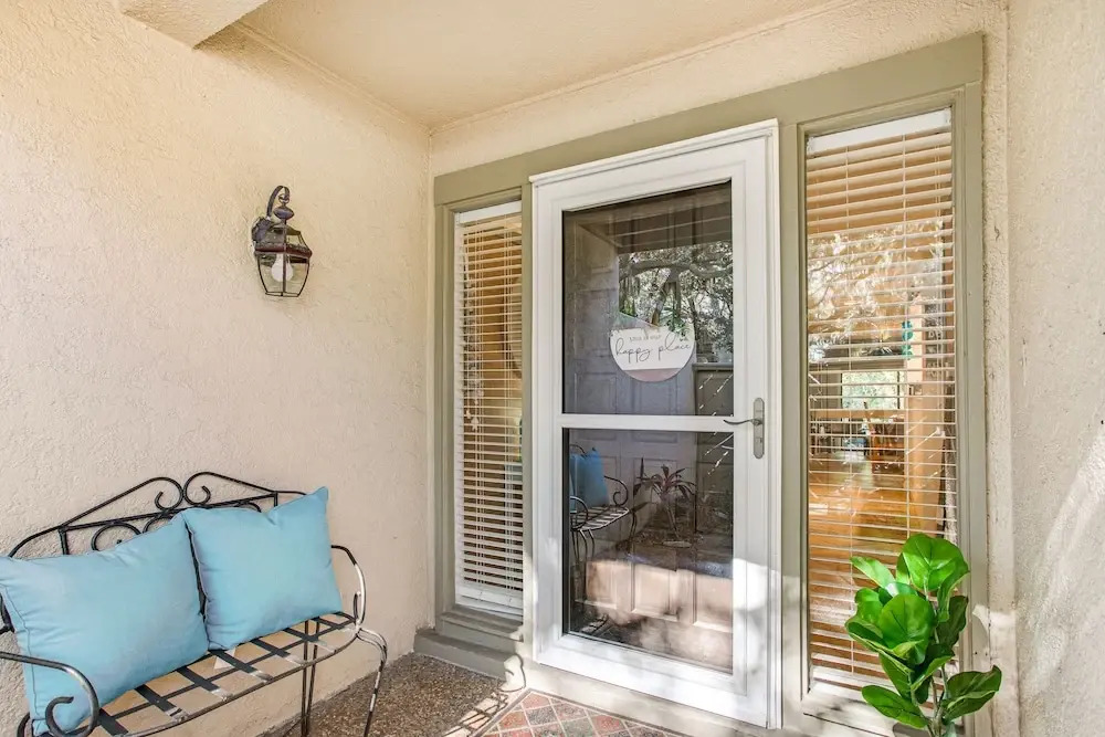 Wonderful Home Close to Everything W/shared Pool, Free Wifi, Central AC