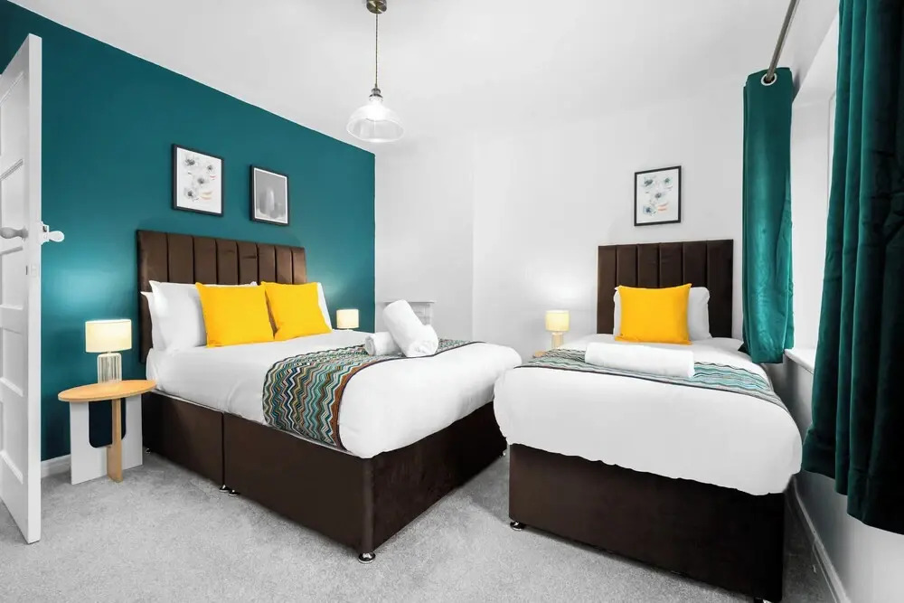 Stylish Three Bedroom Retreat With Garden