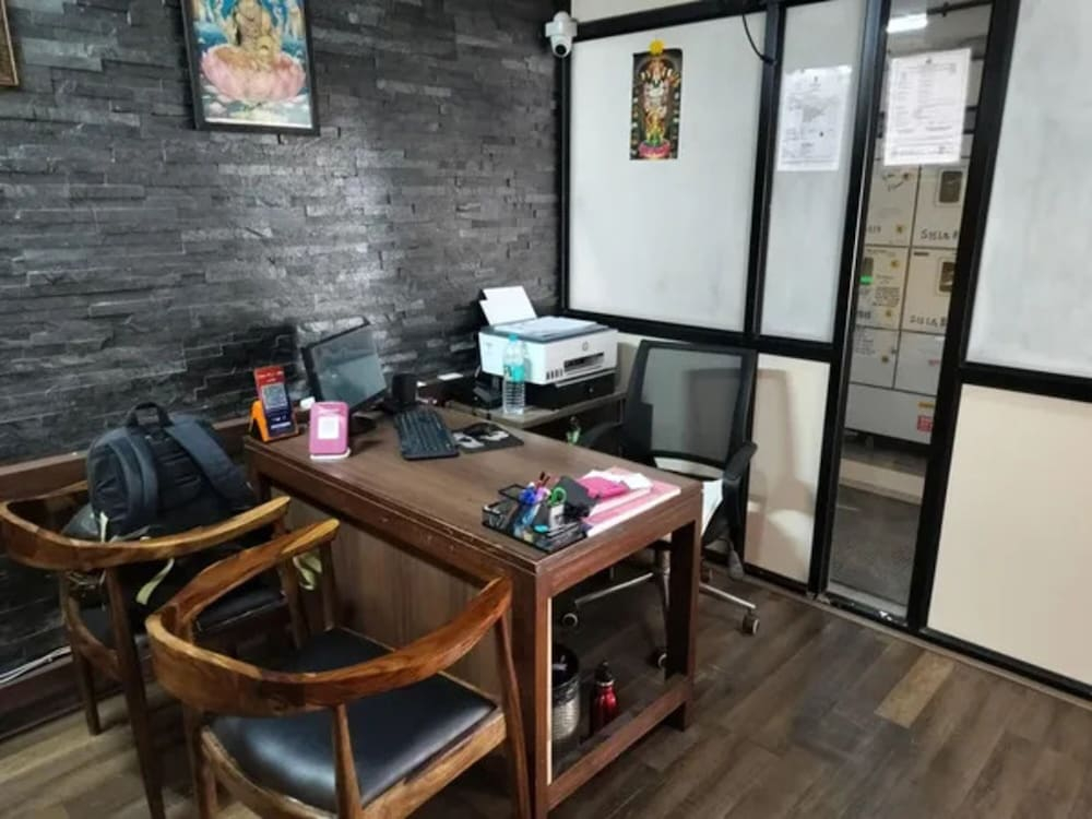 Fabhotel Elysees Services Suites